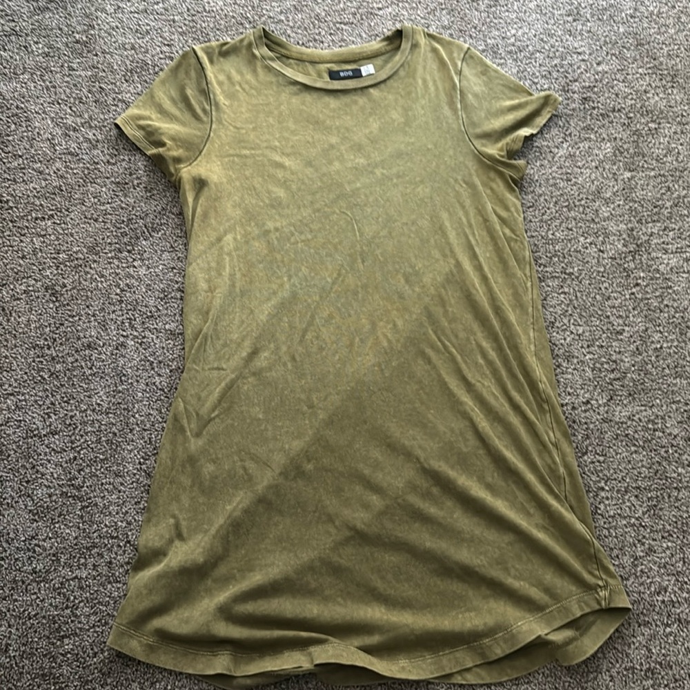 BDG heat here’s green tshirt dress